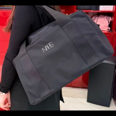 【NARS 黑色尼龍旅行袋｜品牌VIP滿額贈品・低調型格健身旅行必備】
