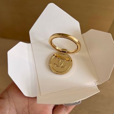 CHANEL 金色手機指環