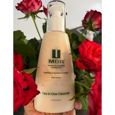 MEDICAL BEAUTY RESEARCH 二合一滋養潔面乳 Two In One Cleanser 150ml/400ml (院裝Salon Size) *二款選擇