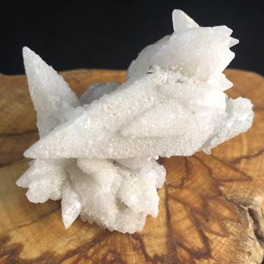 Calcite with Rhodochrosite on Chaicedony 100.89g