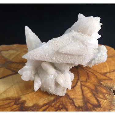Calcite with Rhodochrosite on Chaicedony 100.89g